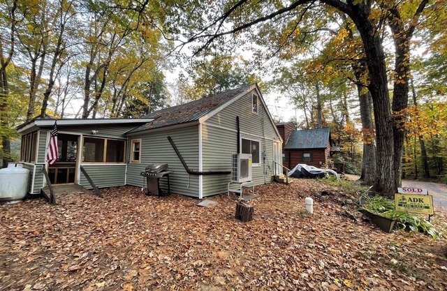 Charming 3-bedroom house with WiFi and AC in beautiful Caroga Lake