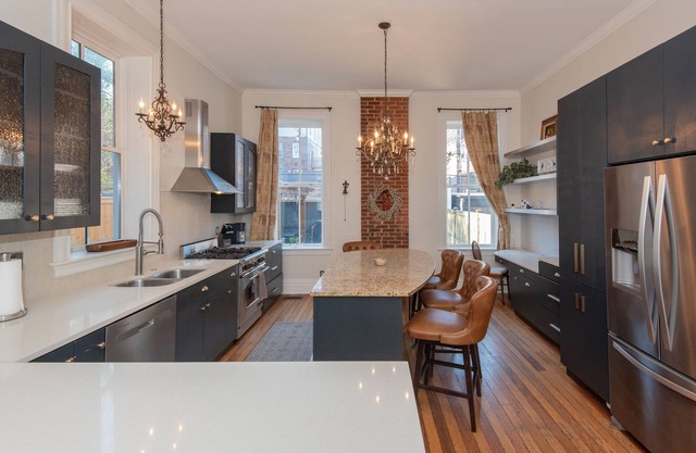 Charming 3 BR historic home walking distance from Lafayette Park