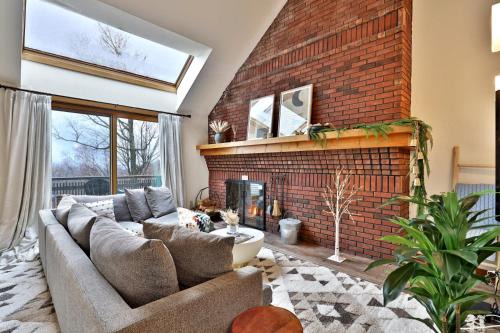 Charming 3BR-2BA Condo in Sunrise Village at Ski Resort, Pool, Hot Tub, Sports Center