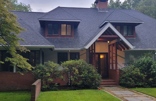 Charming 4-bedroom house with fitness room and WiFi in lovely Locust Valley