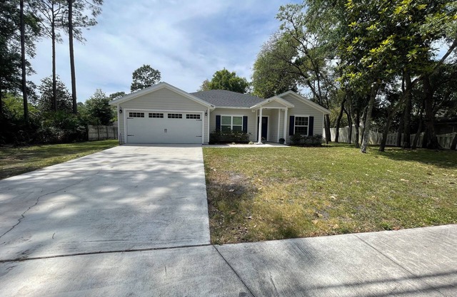 Charming 4-bedroom house with WiFi, AC in delightful Fruit Cove