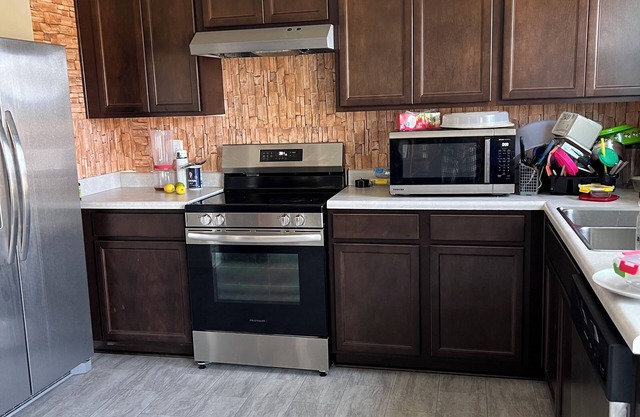 Charming 4-bedroom house with AC and WiFi in lovely Indianapolis /shared house