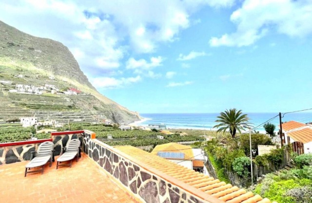 Charming accommodation with sea views, WIFI terrace and BBQ