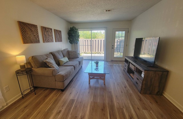 Charming Airport 2bdr Retreat in Heart of Pensacola