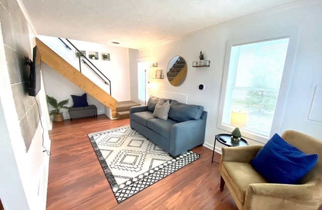 Charming and Cozy Lansing Loft Home