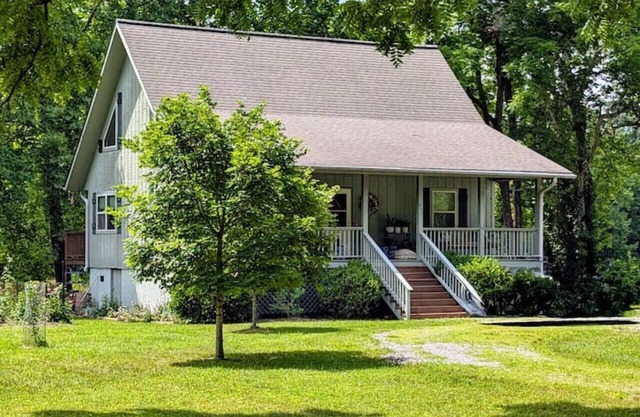 Charming and Cozy River House