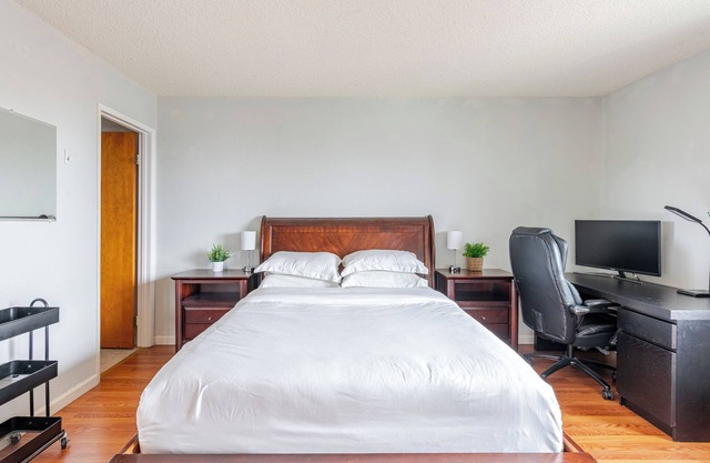 Charming and Safe 3-Bedroom Apartment with 6 Beds, 2 Bath, AC, WiFi and Parking