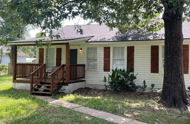 Charming and stylish 3 bedroom 1 bath home nestled in outskirts of Cross Lake