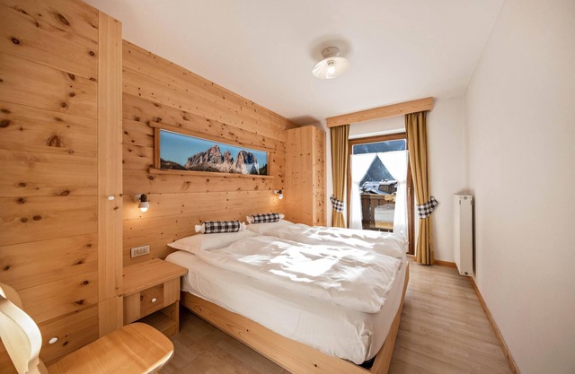 Charming Apartment “Eurochalet- S4” close to the Ski Lifts with Mountain View, Wi-Fi, Balcony and Terrace; Parking Available