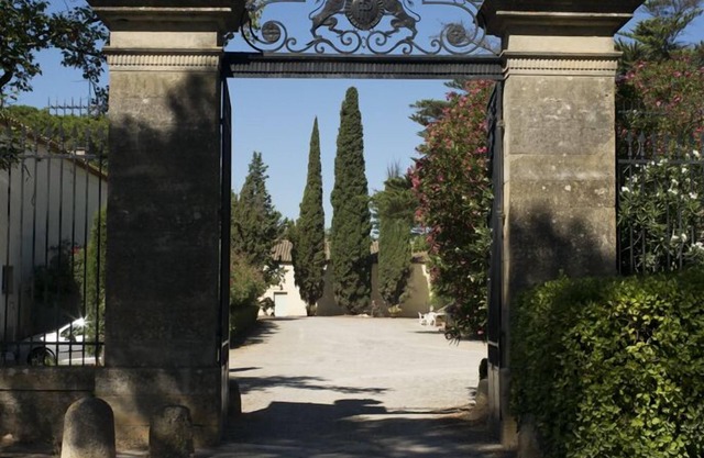 Charming apartment in a wine estate, private garden, acces to the swimming pool