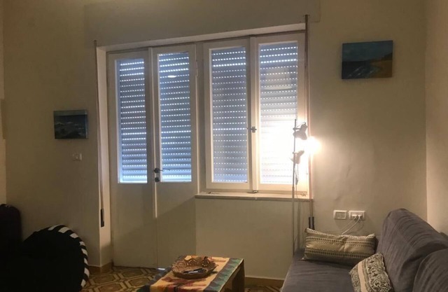 Charming apartment in the heart of Tel Aviv. Located near all bars/restaurants!