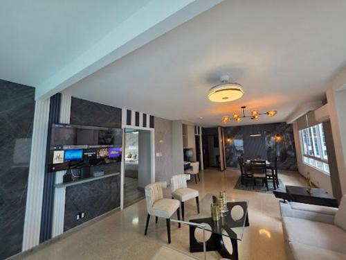 Charming Apartment on the Cinta Costera N#5