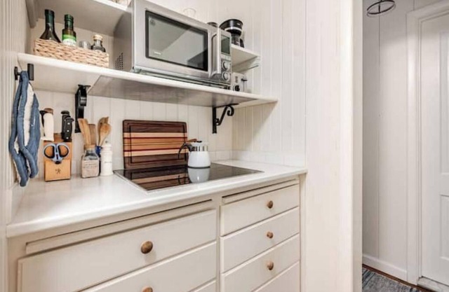 Charming Apt in the Heart of the Hamptons