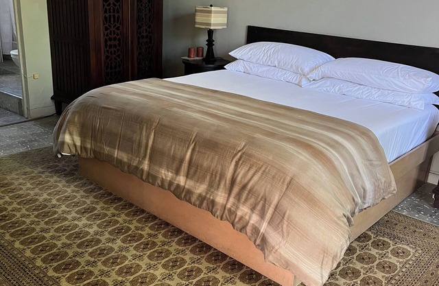 Charming B&B with AC, treadmill, WiFi in Soothing Stony Hill close to Manor Pk.