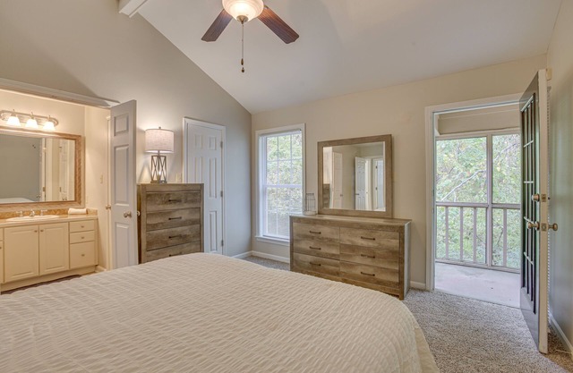 Charming Baton Rouge Retreat w/ Community Pool!