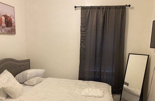 Charming Bedroom In The Windy City