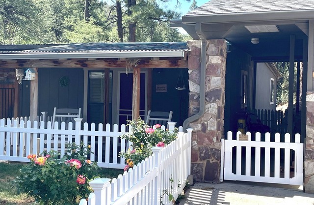 Charming bungalow in peaceful Prescott National Forest with AC