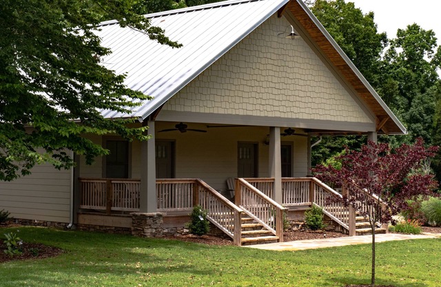 Charming Bungalow North + Fishing & Trails