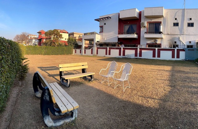 Charming bungalow with WiFi and AC in peaceful Islamabad