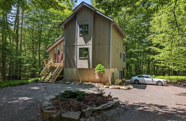 Charming chalet with walking distance to Big Bass Lake