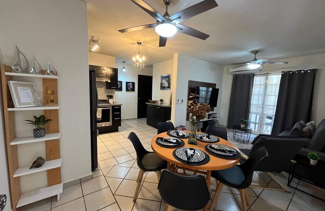 Charming Condo - Walk to the Beach, Dinning & Nightlife