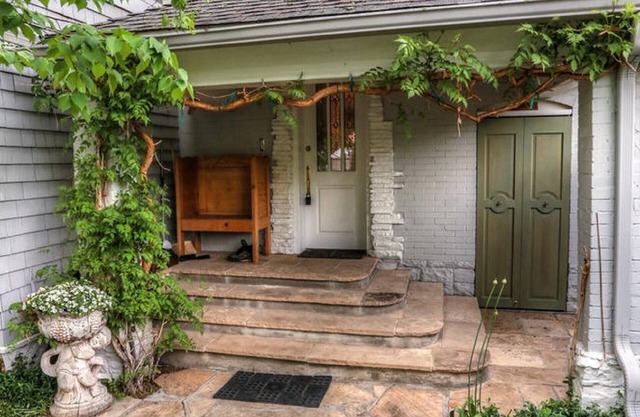 Charming Cottage House