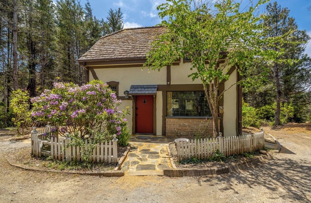 Charming cottage in beautiful Mendocino with WiFi