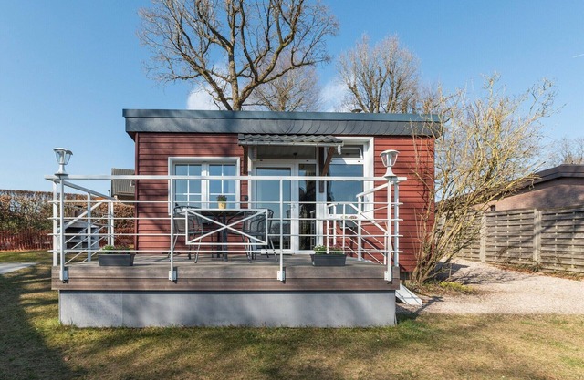 Charming Cottage Near Lake