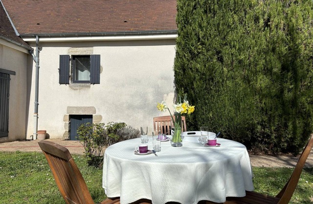 Charming cottage near St-Pourçain, all-inclusive, private terrace