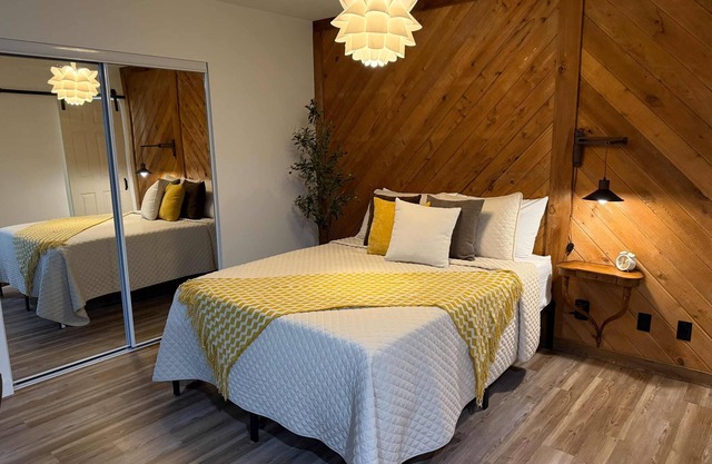 Charming cottage with AC in lovely Lutz, 5min from The Tampa Outlets & much more