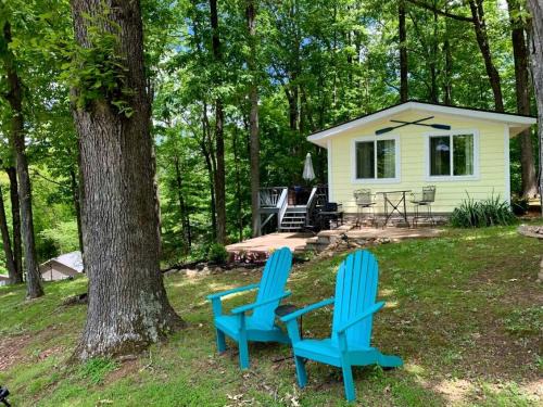 Charming Cottage with Fire Pit and Barbecue in Cadiz, Kentucky