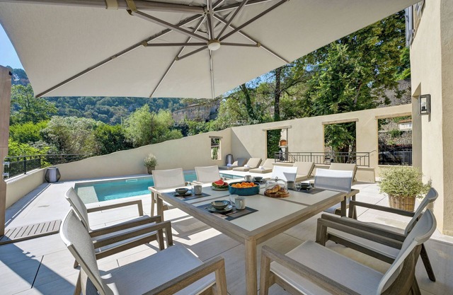 Charming country house in Entrecasteaux, 200 m from the village-Private pool-9 persons