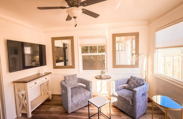 Charming Courtyard Cottage | Private Patio | Fire Table | BBQ