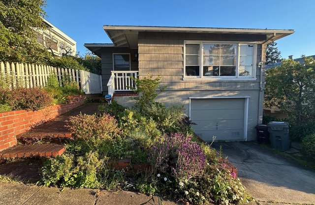 Charming/Cozy, Full Furnished, Upper Rockridge Home, Bay views - Summer 2024