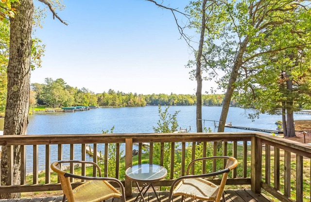 Charming, dog-friendly villa w/ fireplace, deck & views of Voyageur Lake!