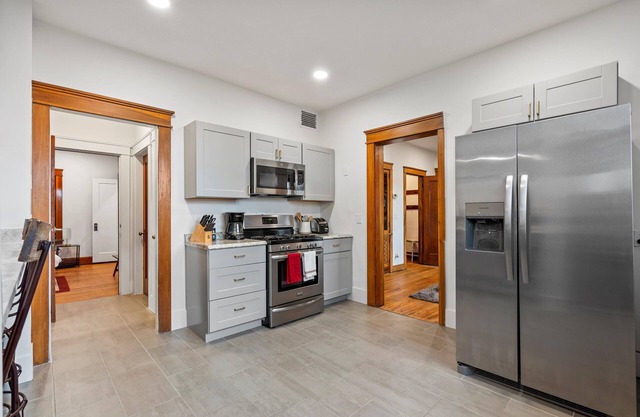 Charming Downtown Cottage with Modern Touches- Mountain View!