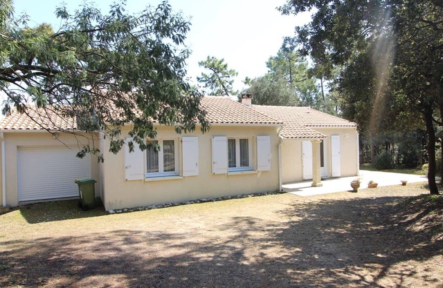 Charming 3BR House with Large Garden in Domino, St-Georges-d'Oléron - Sleeps 6