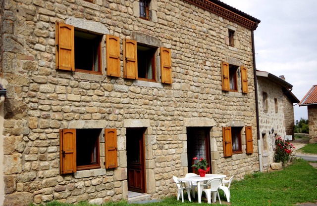 Charming stone cottage with large grounds - Sleeps 6