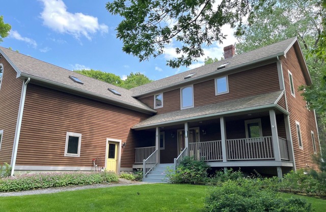Charming Garden Cottage Near Bar Harbor village and Acadia National Park