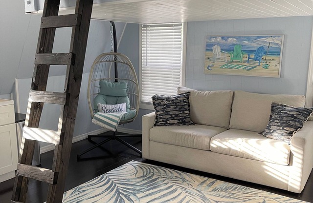 Charming Guesthouse Minutes Away From Downtown St. Petersburg