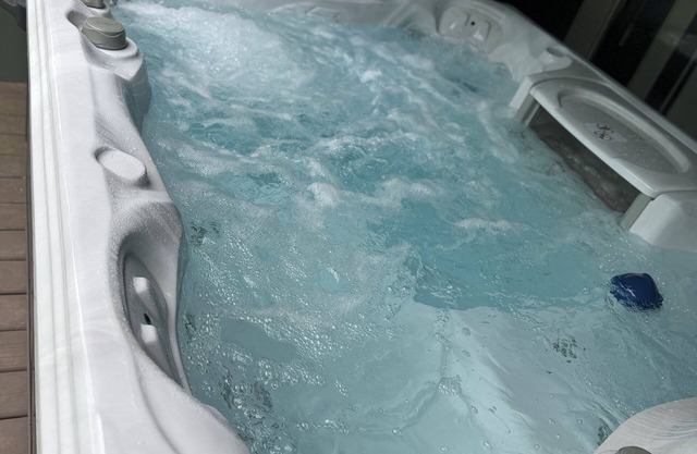 Charming Hidden Valley Retreat with New Hot Tub Spa, Wood Stove, Sauna & Jacuzzi