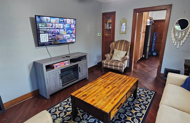 Charming hideaway close to downtown