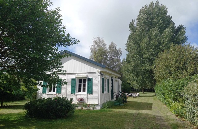 "Charming historic chalet close to the sea"