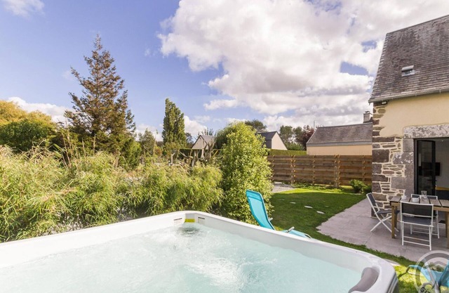 Charming house with private spa, near beaches, accommodates 3