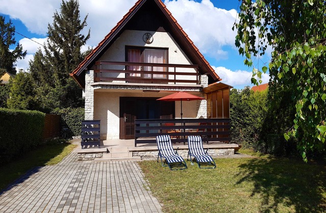 Charming holiday house 50 m from the lake