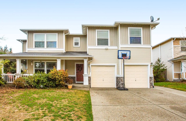 Charming home with firepit, enclosed yard, golf nearby, & washer/dryer