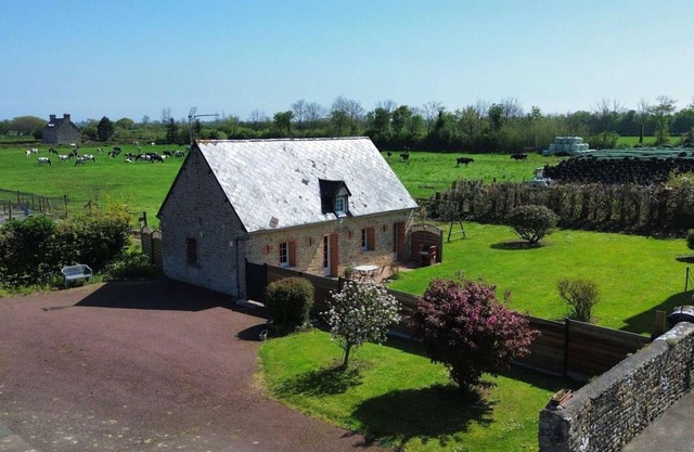 Charming house in Saint-Marcouf with garden and terrace