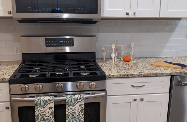 Charming house in quiet neighborhood minutes from UT and Christus Hospitals.