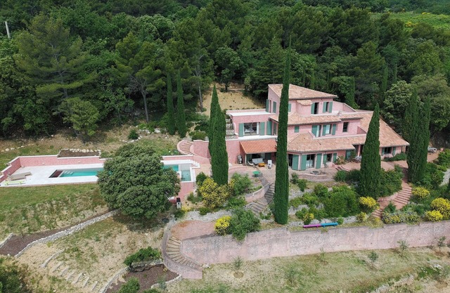 Charming house in the Dentelles de Montmirail. Ideal for recharging your batteries!