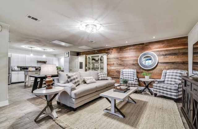 Charming house on an acre in the ❤️of DT Dripping Springs